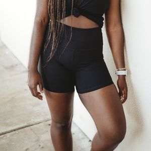 Fleo True high rise contour 4" shorts XS